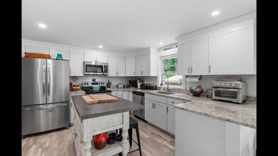 8 Edgewood Ter in Wolfeboro, NH - Building Photo - Building Photo
