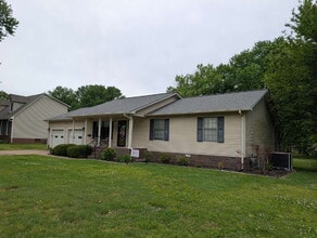 142 Cherokee Dr in Martin, TN - Building Photo - Building Photo