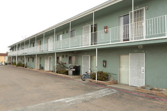 Vista Garden Apartments in Chula Vista, CA - Building Photo - Building Photo