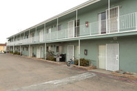 Vista Garden Apartments in Chula Vista, CA - Foto de edificio - Building Photo