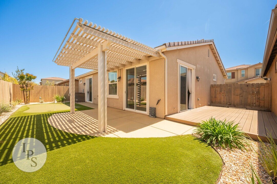 2030 Axelson Dr in Fresno, CA - Building Photo