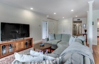 1199 Beacon St, Unit 3 in Brookline, MA - Building Photo - Building Photo