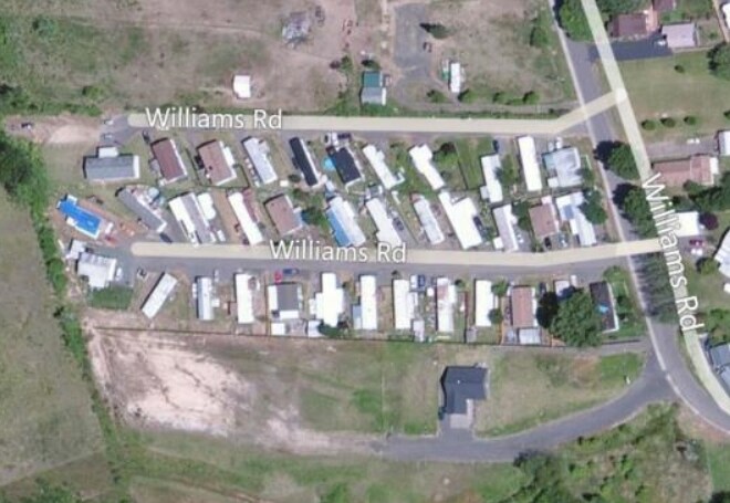 195 Williams Rd in Yoncalla, OR - Foto de edificio