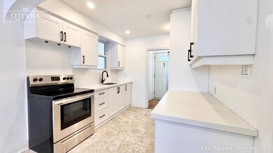 116 Parkview Hill Cres in Toronto, ON - Building Photo - Building Photo