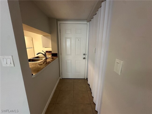 3417 Winkler Ave, Unit 607 in Ft. Myers, FL - Building Photo - Building Photo