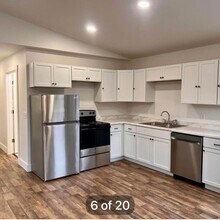 7127 Grand River Ave in Saranac, MI - Foto de edificio - Building Photo