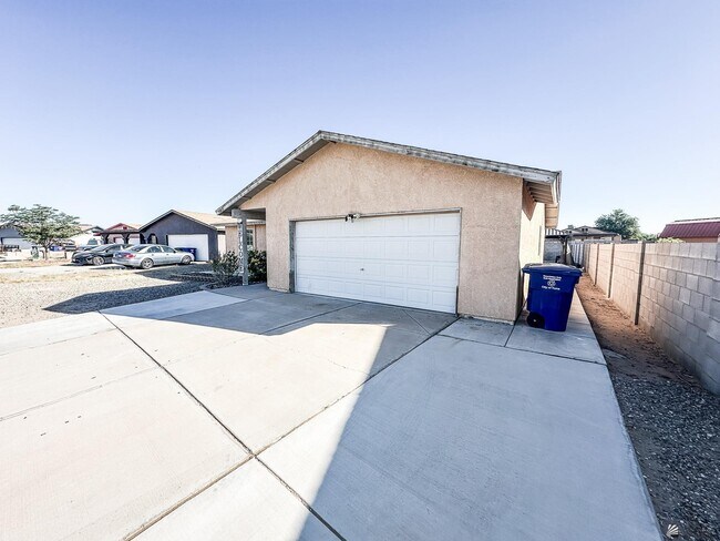 3845 S Cactus Wren Way in Yuma, AZ - Building Photo - Building Photo