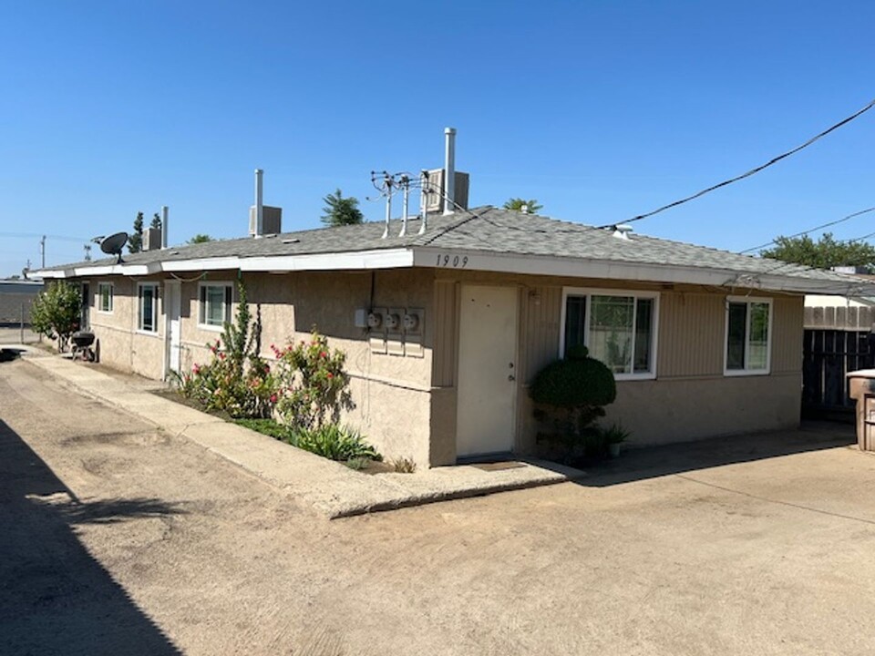 1909 Kentucky St-Unit -B in Bakersfield, CA - Building Photo