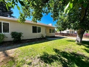 1014 S 25th Ave in Yakima, WA - Building Photo - Building Photo