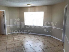 701 Kingswood Loop in Brandon, FL - Building Photo - Building Photo