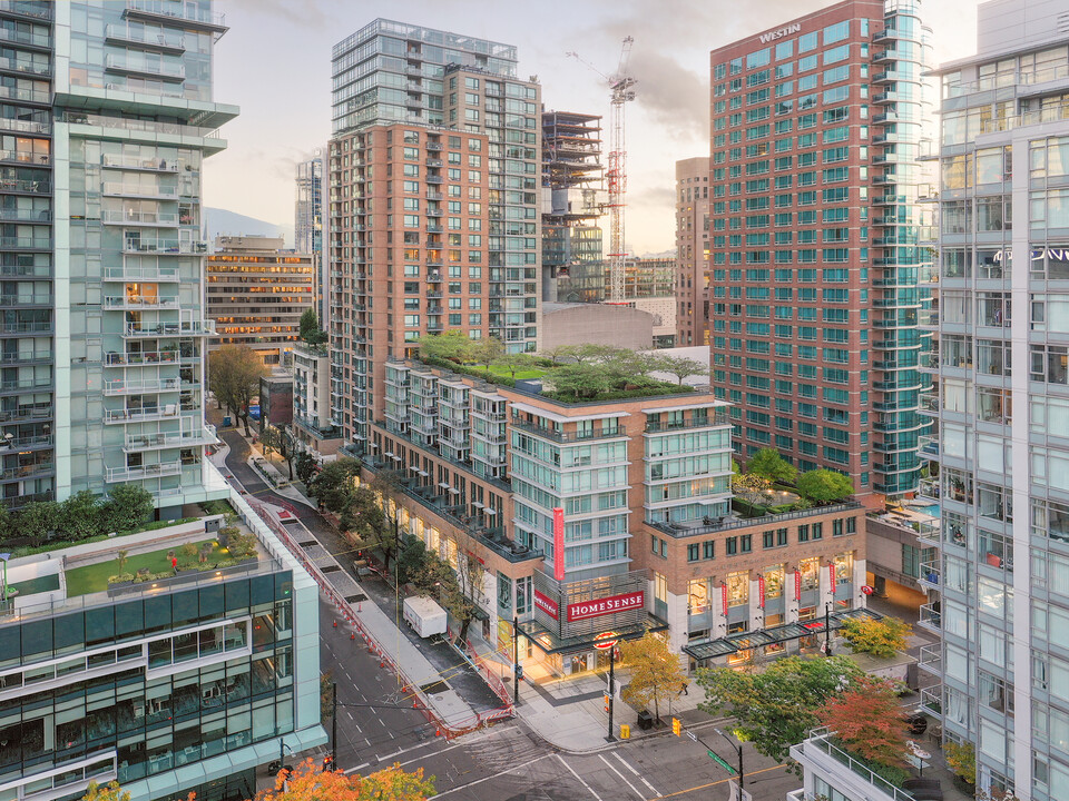 L'Hermitage in Vancouver, BC - Building Photo