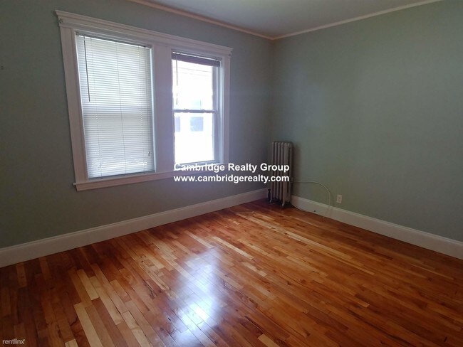 23 Edison Ave-Unit -# 1 in Medford, MA - Foto de edificio - Building Photo