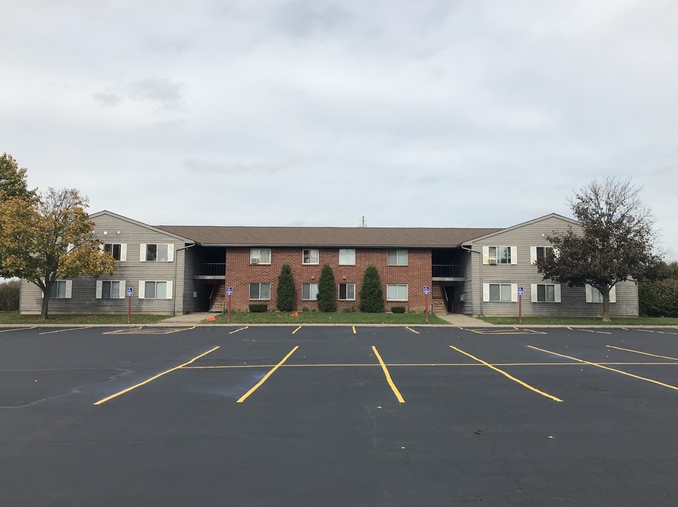 Farmington Manor in Farmington, NY - Foto de edificio