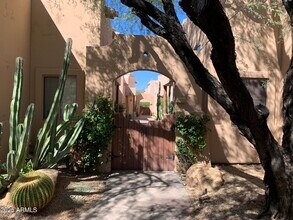 38065 N Cave Creek Rd in Cave Creek, AZ - Building Photo - Building Photo