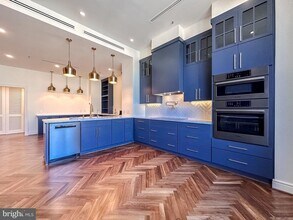 10 E Lee St in Baltimore, MD - Building Photo - Building Photo