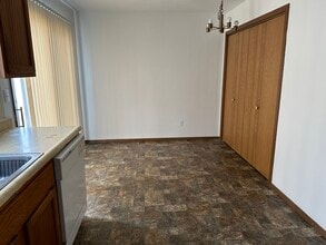 220 N Monroe St in Lebanon, IL - Building Photo - Building Photo