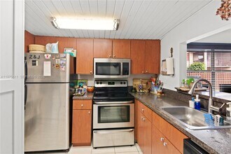 11209 SW 88th St in Miami, FL - Building Photo - Building Photo