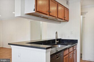 11715 Olde English Dr in Reston, VA - Building Photo - Building Photo