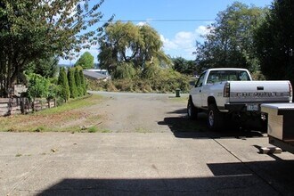 862-862 S 5th St in Coos Bay, OR - Building Photo - Building Photo