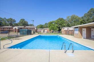 Cedar Cove Apartments in Starkville, MS - Building Photo - Building Photo