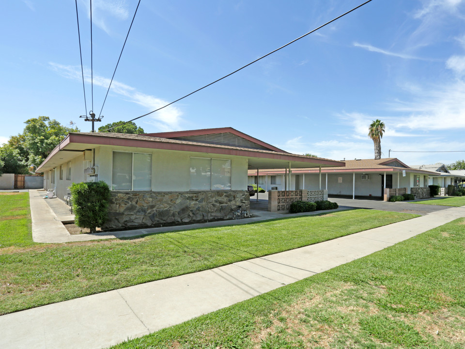 4302-4312 E Sierra Madre Ave in Fresno, CA - Foto de edificio