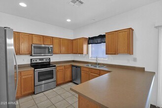 1750 W Union Hills Dr in Phoenix, AZ - Building Photo - Building Photo