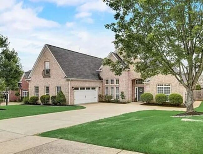 1071 Nealcrest Cir in Spring Hill, TN - Building Photo - Building Photo