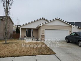 1425 Lost Trail Dr in Pullman, WA - Building Photo