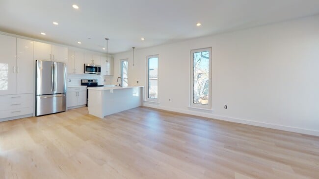 2837 Washington St, Unit 2, Unit 2