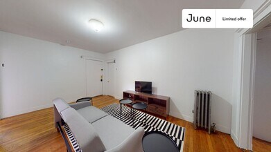 42 Orchard Rd, Unit 1 in Brookline, MA - Foto de edificio - Building Photo