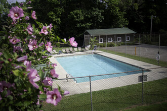 Windy Lakes Apartments in Louisville, TN - Building Photo - Building Photo