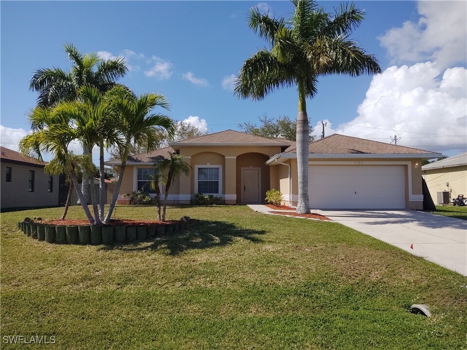 3108 SW 19th Pl in Cape Coral, FL - Foto de edificio