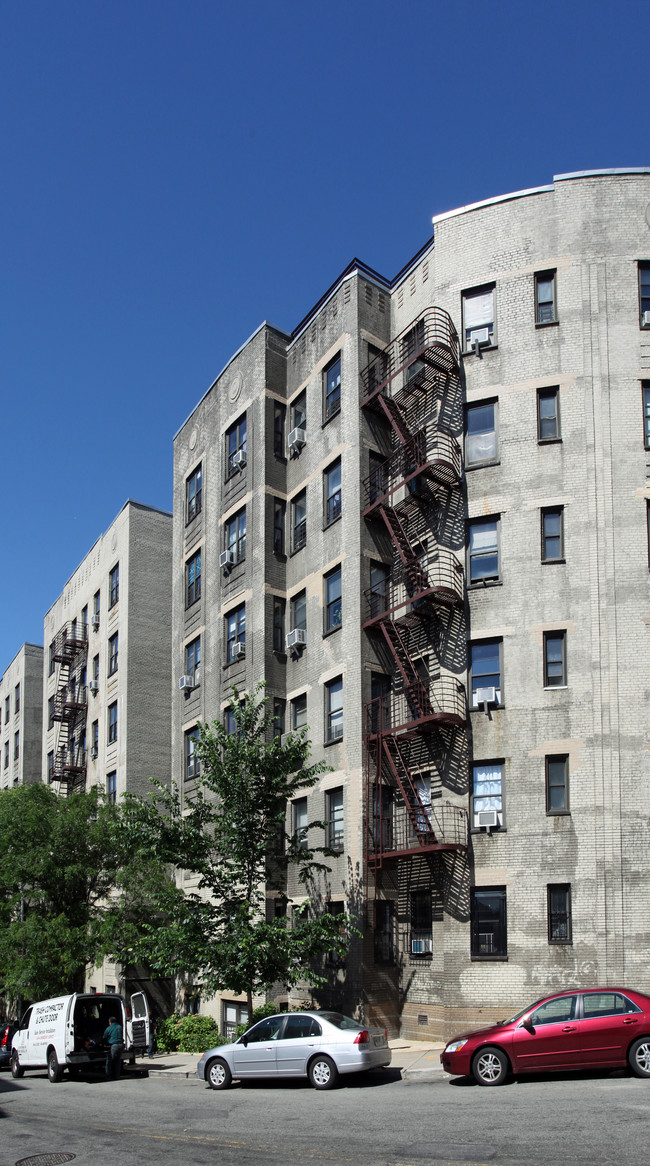 802 W 190th St in New York, NY - Building Photo - Building Photo