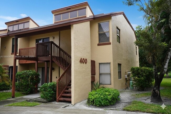 property at 410 Lakeview Dr E