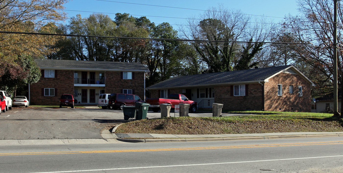 406 W Garner Rd in Garner, NC - Foto de edificio