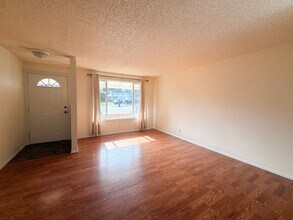 1593 Skyline Way S in Salem, OR - Building Photo - Building Photo