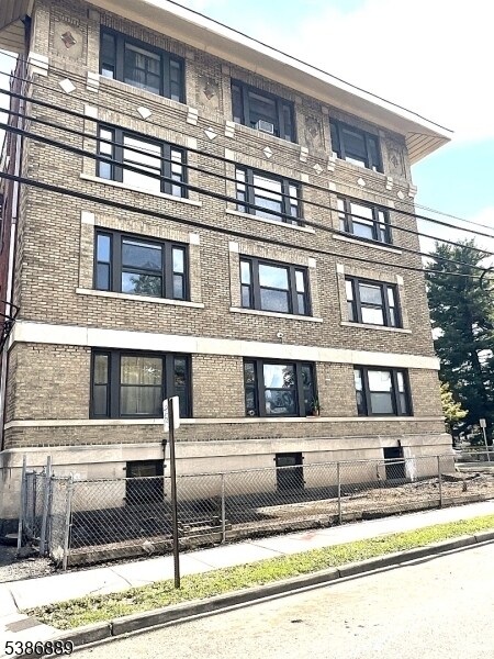 347 Park Ave in Orange, NJ - Building Photo - Building Photo