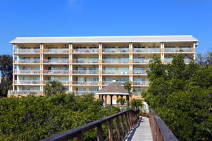 Dolphin Key Condominiums in Indian Shores, FL - Building Photo