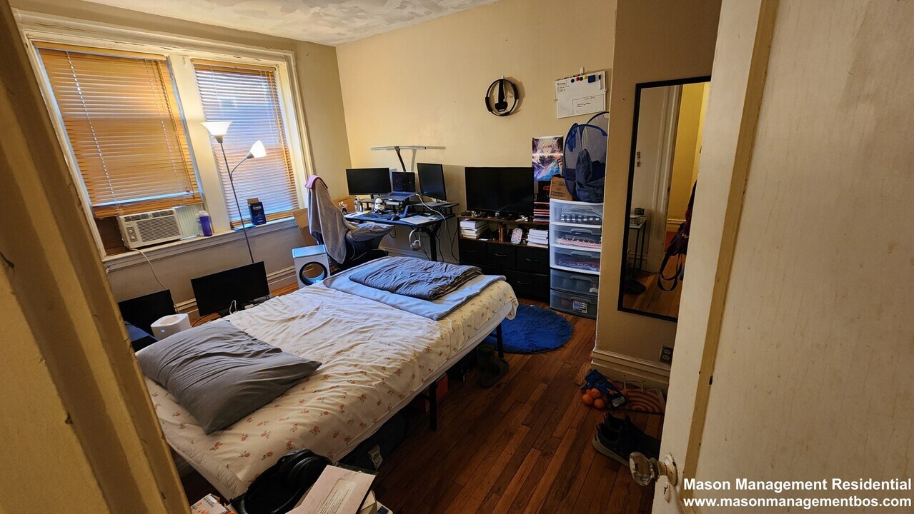 317 Saint Paul St, Unit 1 in Brookline, MA - Building Photo