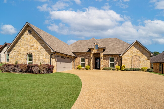 1610 Olympic Drive in Longview, TX - Building Photo - Building Photo