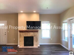 10651 NE Red Wing Way in Hillsboro, OR - Building Photo - Building Photo