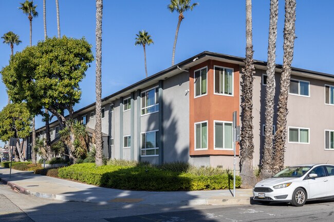 Crenshaw Manor in Inglewood, CA - Foto de edificio - Building Photo