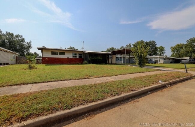 property at 420 Meadowbrook Ln