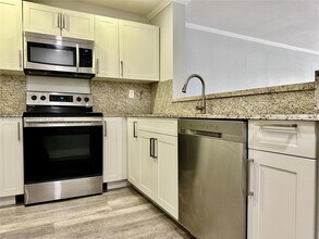 15430 SW 82nd Ln in Miami, FL - Building Photo - Building Photo