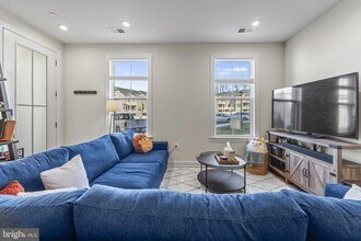 12384 Azure Ln in Fairfax, VA - Building Photo - Building Photo