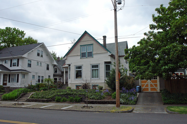 1511 NE Tillamook St in Portland, OR - Building Photo - Building Photo