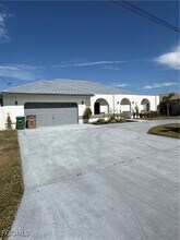 711 SE 33rd Terrace in Cape Coral, FL - Building Photo - Building Photo