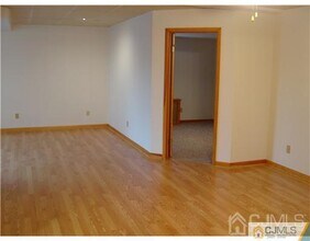 54 Loring Ave in Edison, NJ - Building Photo - Building Photo