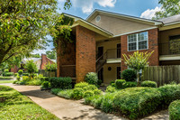 Creekside Apartments in Jackson, TN - Building Photo - Building Photo