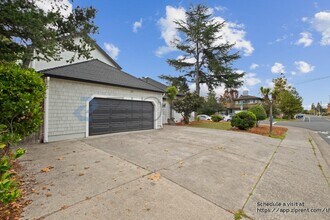 7920 Hembree Ln in Windsor, CA - Foto de edificio - Building Photo